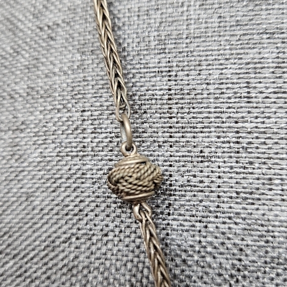 VINTAGE Unique Silver Tone Floral Engraved Plastic Pendant Necklace - Picture 5 of 7